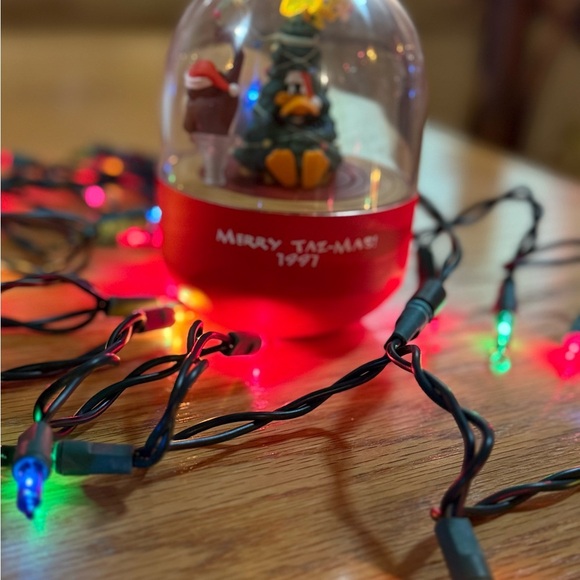 1997 Hallmark Looney Tunes "Merry Taz-Mas!" Magic Ornament - Picture 4 of 9